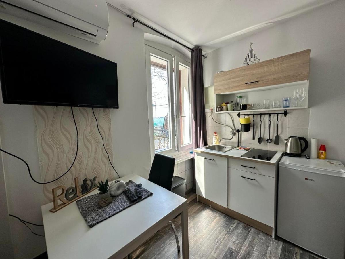 Apartments Relax ไพราน ภายนอก รูปภาพ