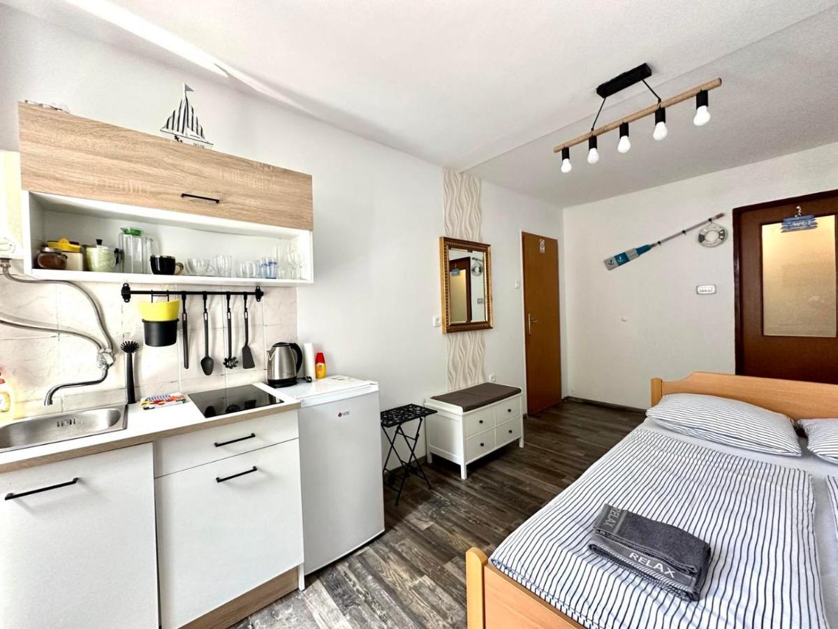 Apartments Relax ไพราน ภายนอก รูปภาพ