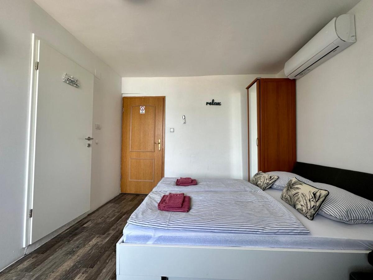 Apartments Relax ไพราน ภายนอก รูปภาพ