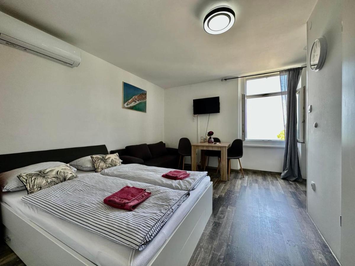 Apartments Relax ไพราน ภายนอก รูปภาพ