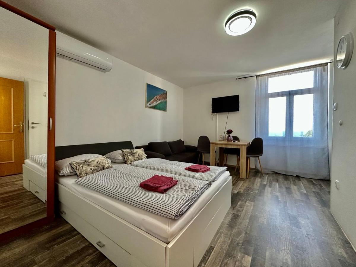 Apartments Relax ไพราน ภายนอก รูปภาพ